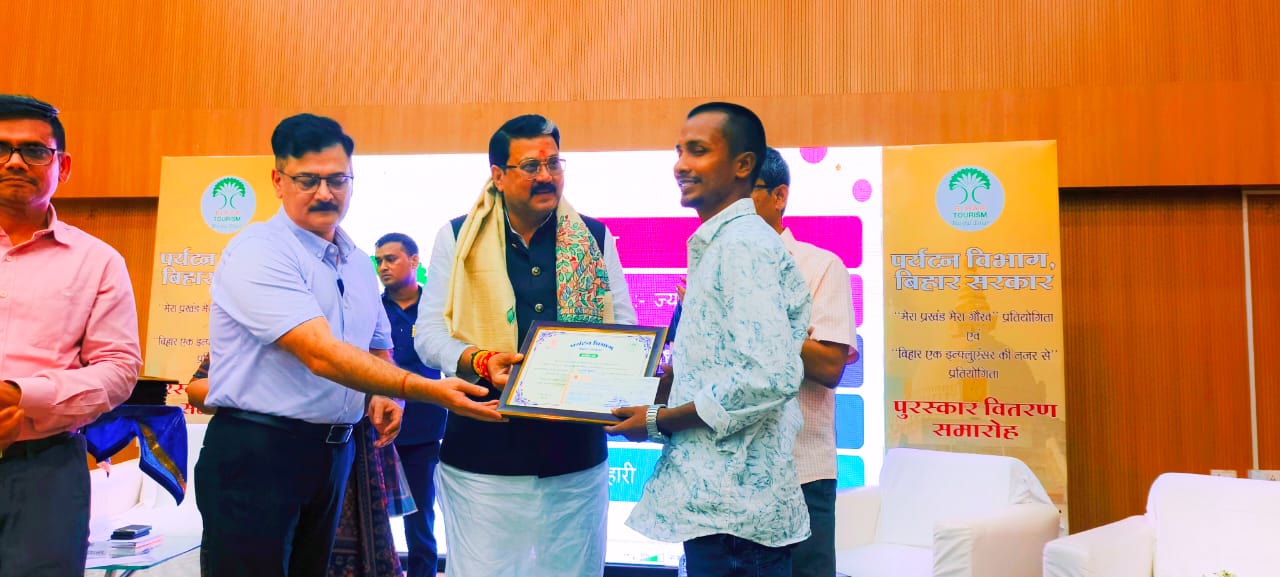 मेरा प्रखंड,मेरा गौरव कार्यक्रम में सिमराहा के आशीष यादव को मिल राज्य स्तरीय सम्मान