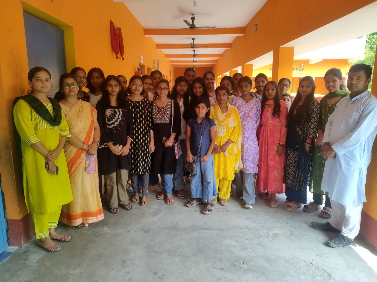 सरस्वती विद्या मंदिर कटहरा में पूर्ववर्ती छात्र सम्मेलन का हुआ आयोजन