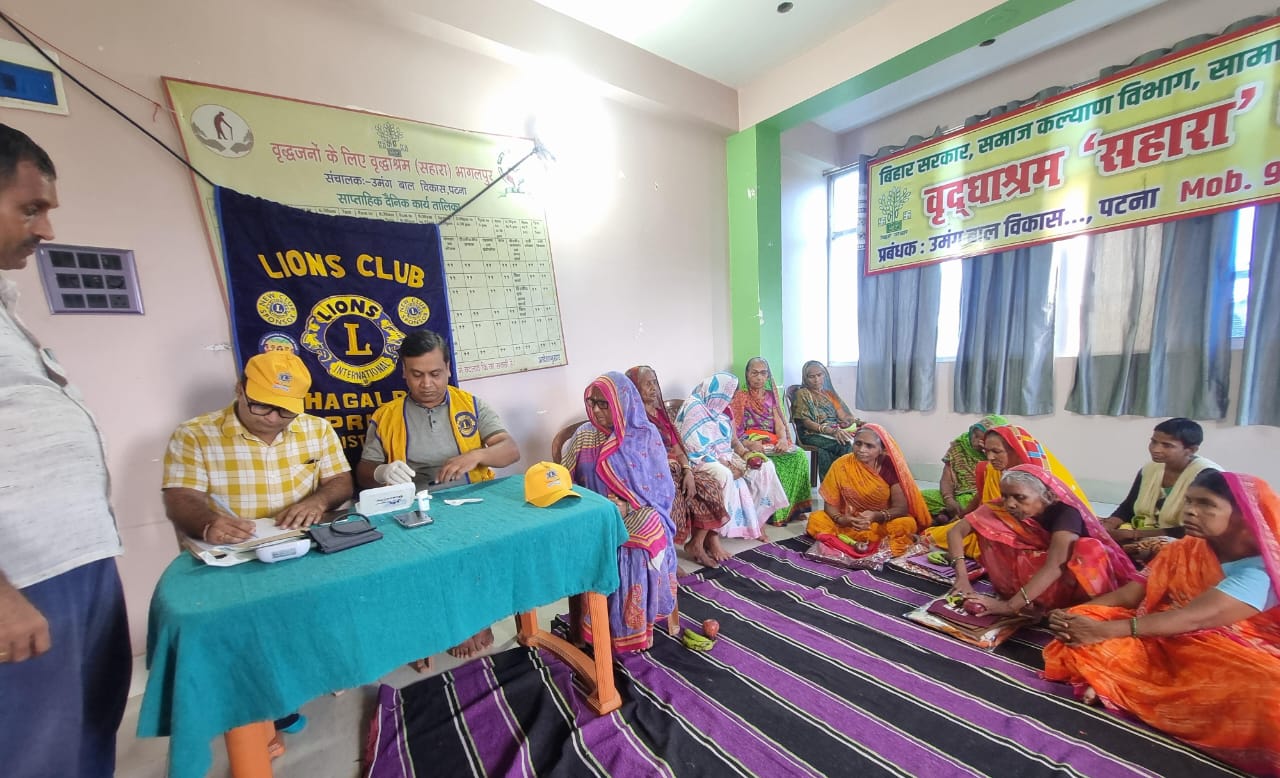विश्व वृद्धजन् सप्ताह: बुजुर्गों के चेहरे पर खुशियां बिखेरीं