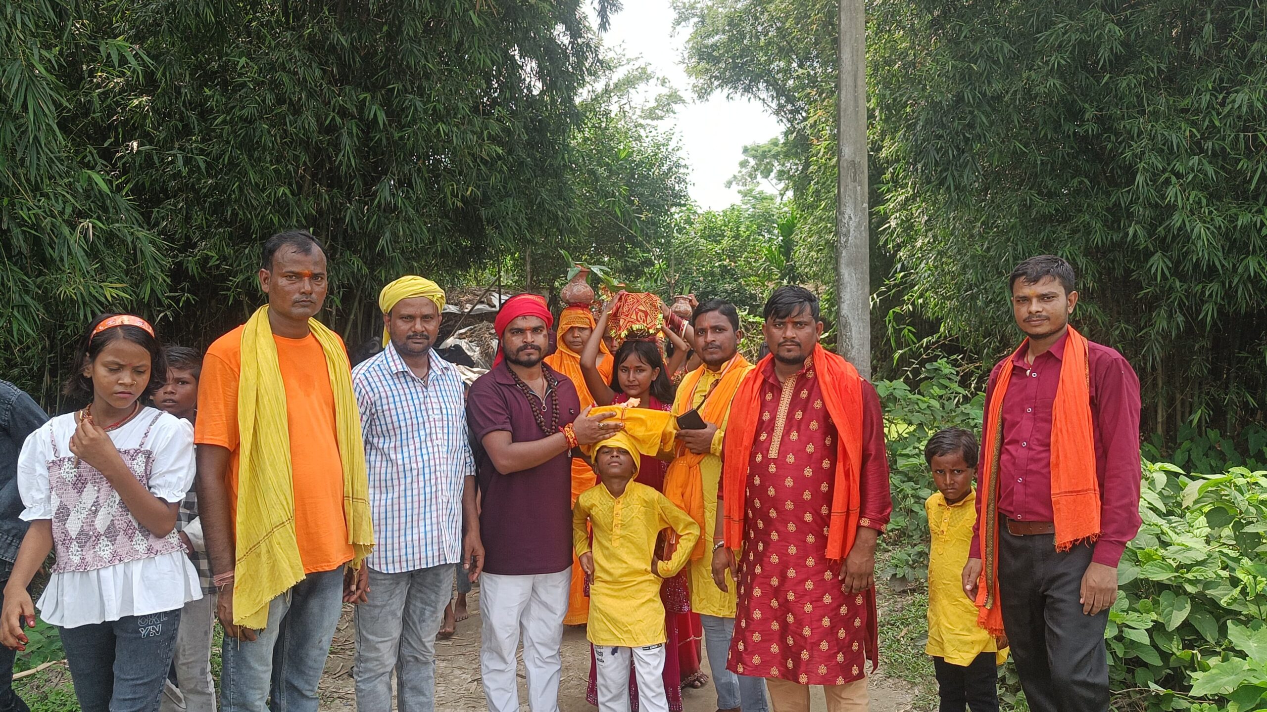 रानी पोखर दुर्गा मंदिर में कलश स्थापना के साथ निकली शोभायात्रा