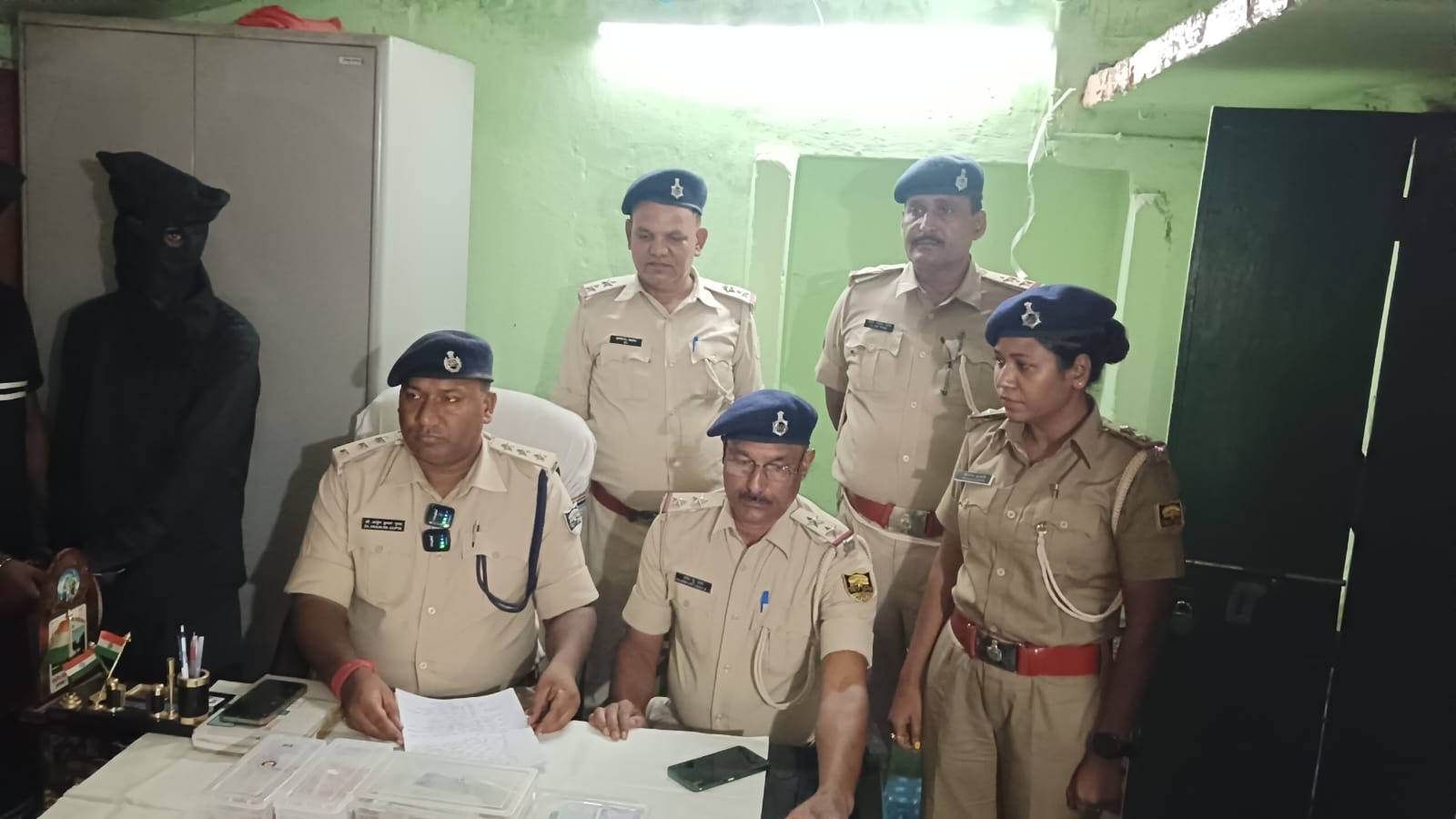 ब्राउन सुगर का ‘अड्डा’ ध्वस्त: भागलपुर पुलिस की ताबड़तोड़ छापेमारी में चार गिरफ्तार, भारी मात्रा में नकदी बरामद