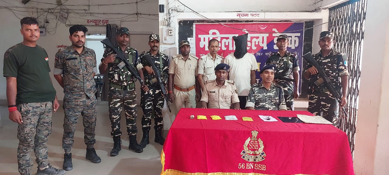 58.1 ग्राम स्मैक के साथ धंधेबाज इरशाद गिरफ्तार, बाइक से डिलीवरी के लिए पहुंचने पर एसएसबी और पुलिस ने धर दबोचा