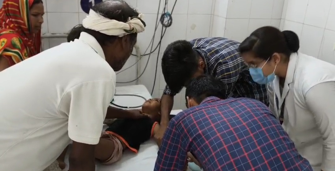 फूड प्वाइजनिंग से एक ही परिवार के पांच लोगों की हालत बिगड़ी