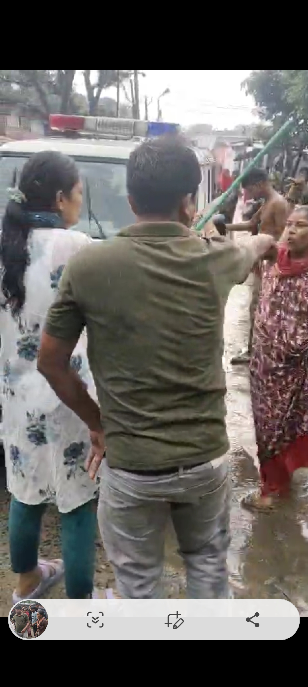 किशनगंज में पुलिस पर हमला, चार पुलिसकर्मी घायल, एक महिला के साथ बदसलूकी