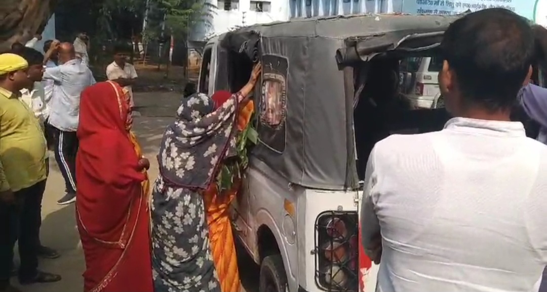 झाड़-फूंक में गई महिला की जान, कैमूर में सर्पदंश के बाद परिजनों ने गंवाई बहुमूल्य घड़ी