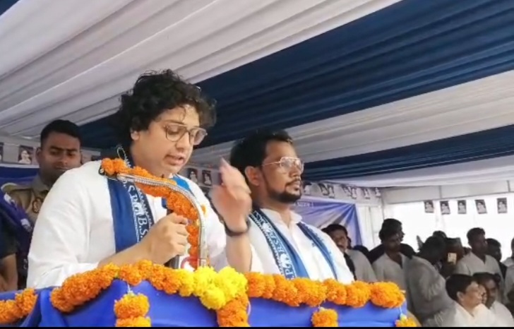 बसपा के राष्ट्रीय संयोजक आकाश आनंद का स्क्रिप्टेड ड्रामा फ्लॉप, मीडिया से भागे तो कार्यकर्ता भड़के