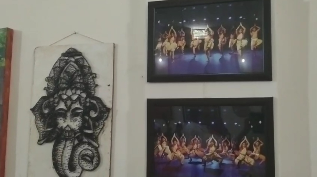 अयोध्या में श्रीराम का स्वरूप गढ़ने वाले चित्रकार सुनील विश्वकर्मा पहुंचे कैमूर