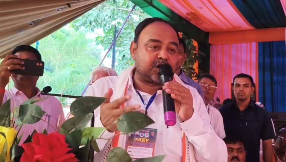 राहुल बाबा छोटा सा संविधान सिर्फ दिखाने के लिए लेकर घूमते हैं, उनको पढ़ने भी नहीं आता है : श्रम संसाधन मंत्री