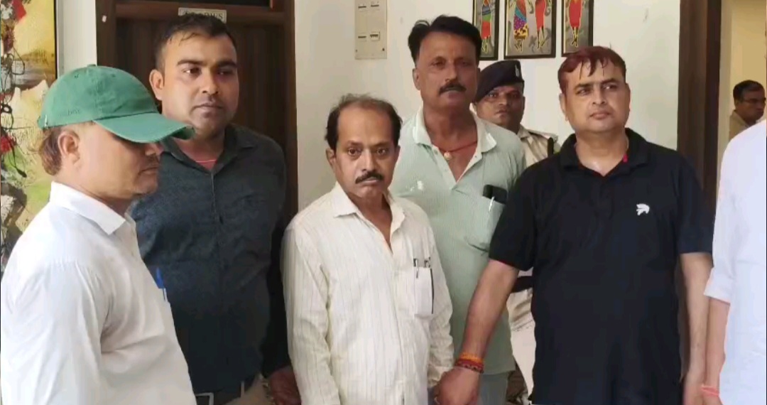 निगरानी विभाग की कार्रवाई, ₹60 हजार रुपए घूस लेते पॉलिटेक्निक कॉलेज के प्रिंसिपल गिरफ्तार