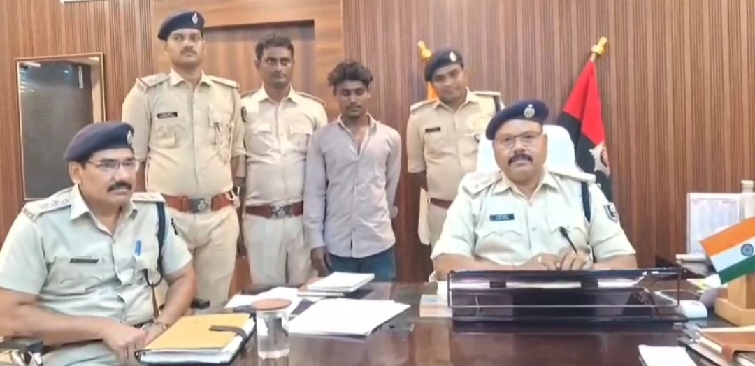 ट्रक के केबिन में बॉक्स बनाकर रखी गयी थी 200 कार्टून शराब, नरपतगंज पुलिस ने किया बरामद,एक गिरफ्तार