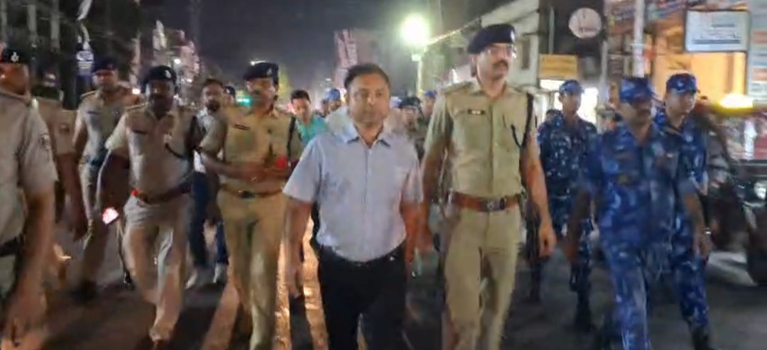 भागलपुर में दुर्गा पूजा शांतिपूर्ण मनाने को लेकर प्रशासन का फ्लैग मार्च, सुरक्षा व्यवस्था कड़ी
