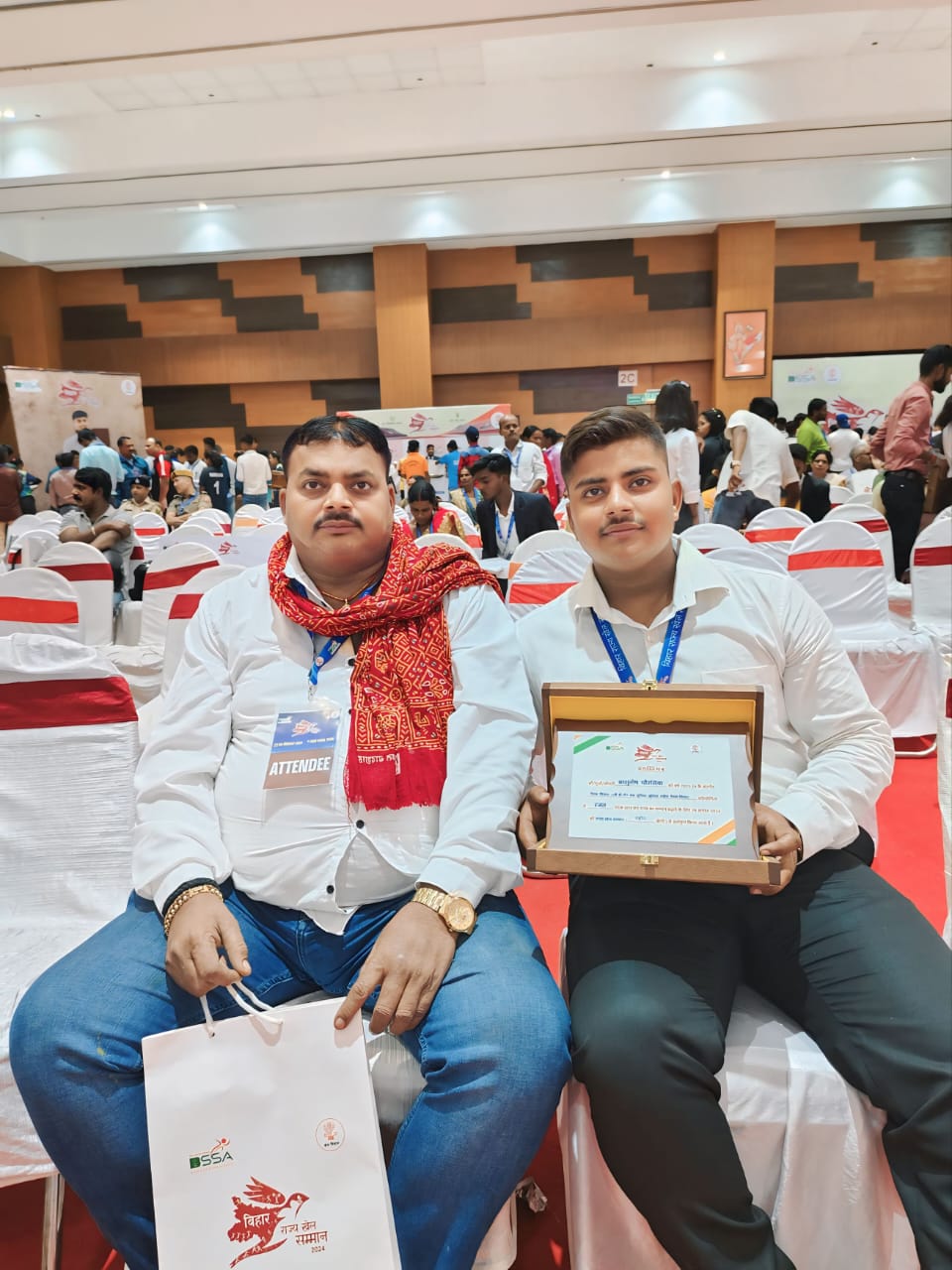 संघर्ष से चमकी सफलता की राह : ठेलेवाले के बेटे आशुतोष और चायवाले के बेटे प्रीतम ने दिखाया हौसले का कमाल, राज्य खेल पुरस्कार से हुए सम्मानित