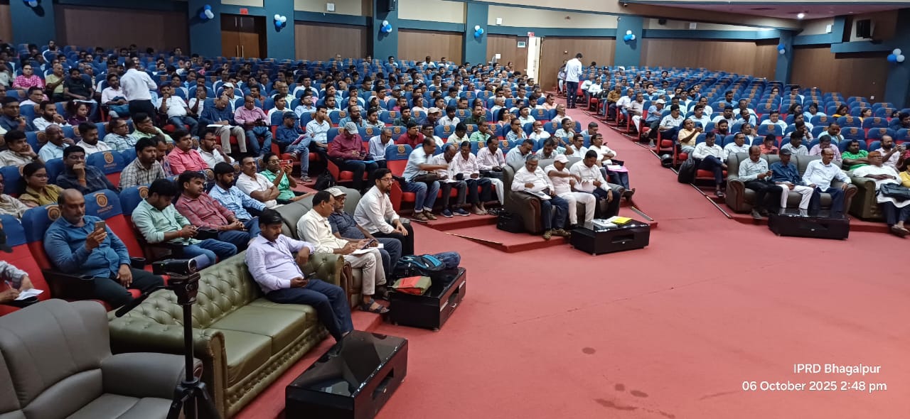 भागलपुर के टाउन हॉल में बीएलओ को दिया गया प्रशिक्षण