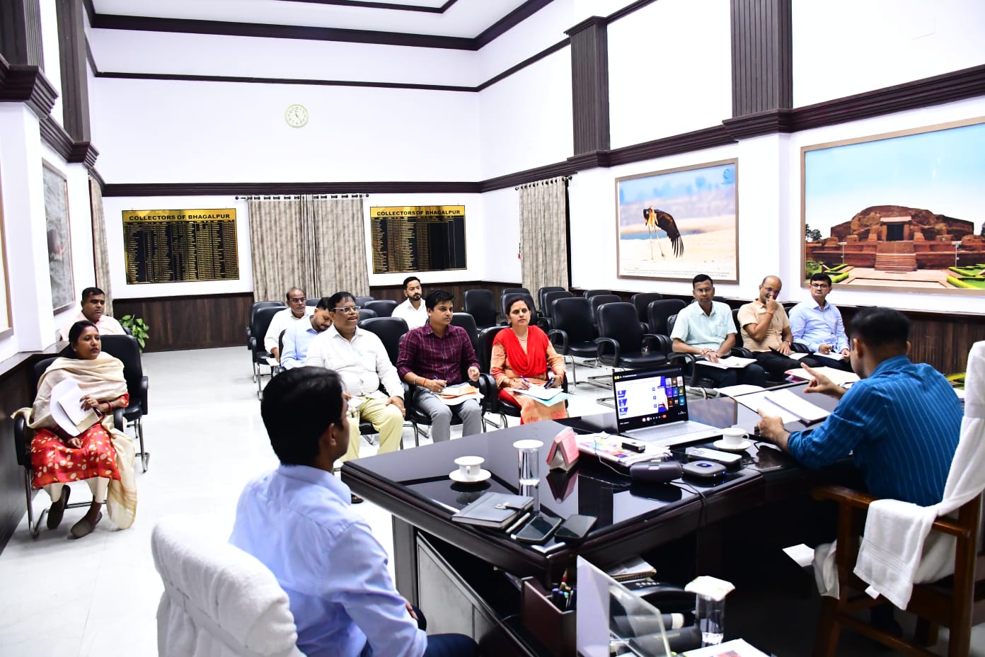 भागलपुर में विधानसभा चुनाव तैयारियों की समीक्षा बैठक, मतदान केंद्रों पर सुरक्षा व सुविधाओं के दिए निर्देश