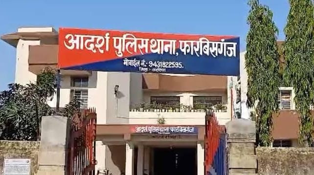मोबाइल रिपेयरिंग दुकान में करीब पांच लाख रुपये के समानों की चोरी