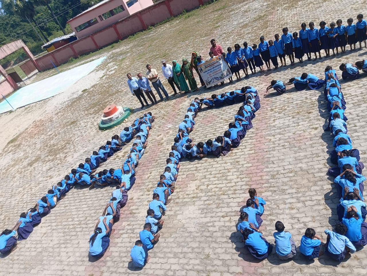 मानव श्रृंखला बनाकर मिसाइलमैन डॉ एपीजे अब्दुल कलाम को श्रद्धांजलि