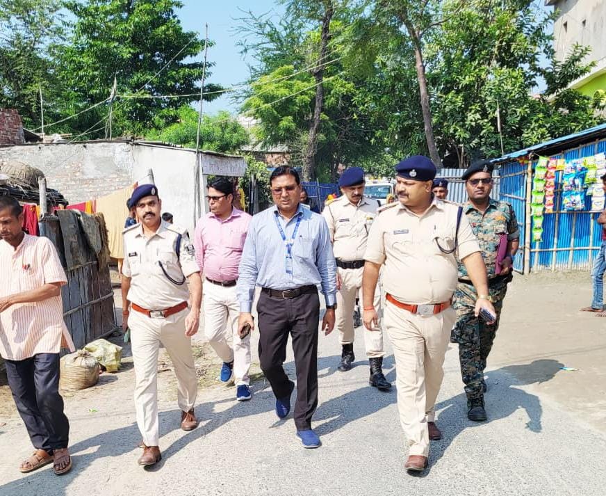 विभिन्न भेद्य टोला और मुहल्ला का एसडीएम व एसडीपीओ ने लिया जायजा