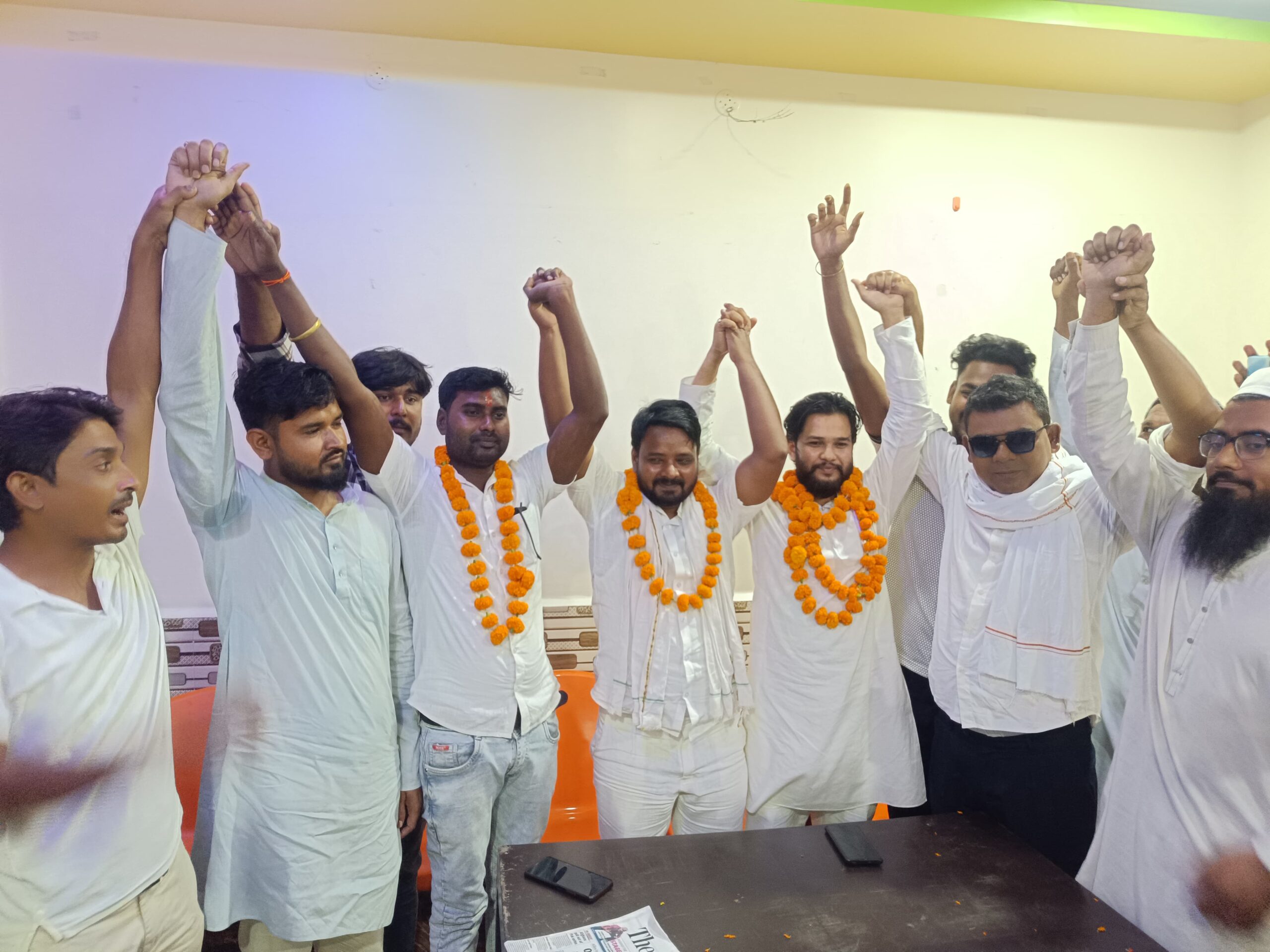 इम्तियाज़ नसर और टीम ने AIMIM के किशनगंज प्रत्याशी एडवोकेट शम्स आगाज़ को दिलाया समर्थन