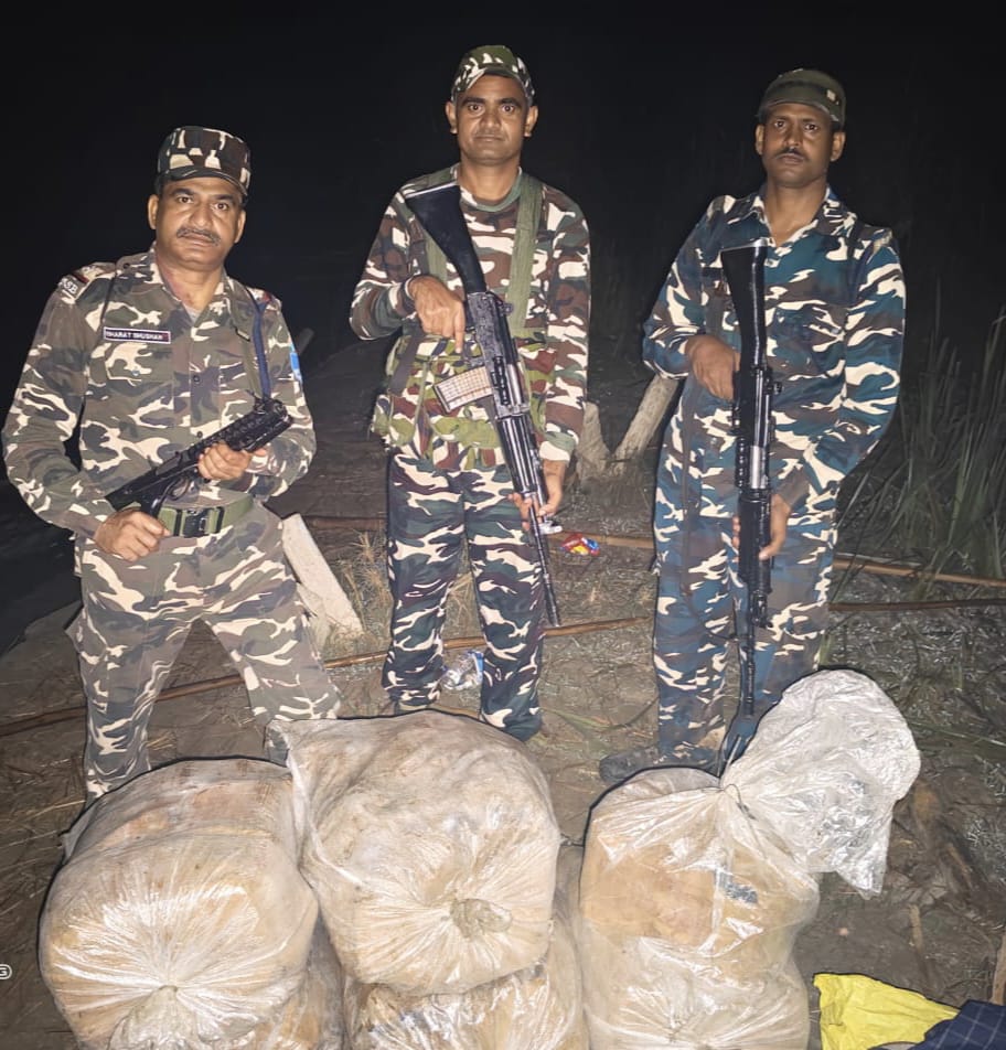 विधान सभा चुनाव के मद्देनजर छापेमारी में की गई नेपाली शराब जब्त