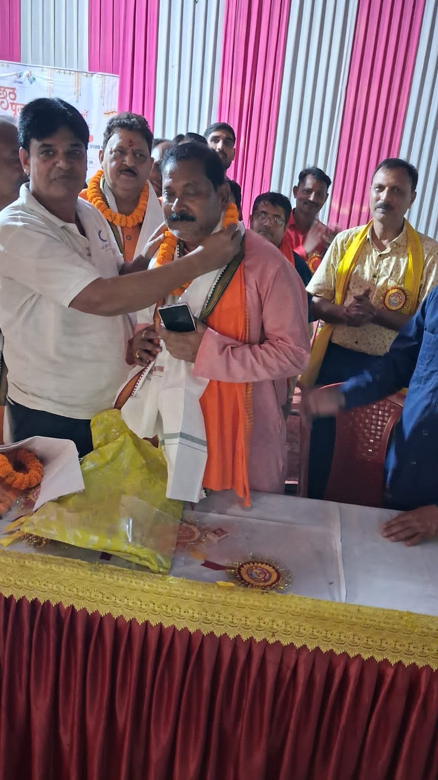 बूढ़ानाथ घाट पर गंगा-जमुनी तहज़ीब की मिसाल: अंग विकास समिति और सेंट्रल मोहर्रम कमेटी ने छठ पर्व पर किया एक-दूसरे का सम्मान