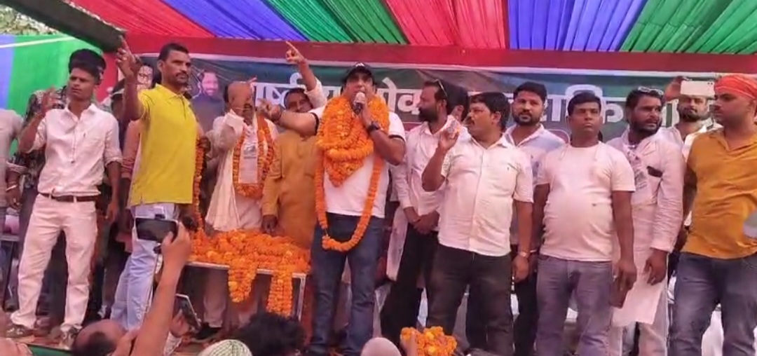 राष्ट्रीय लोक जनशक्ति पार्टी से भभुआ नगर सभापति विकास उर्फ बब्लू तिवारी ने भभुआ विधानसभा से किया नामांकन