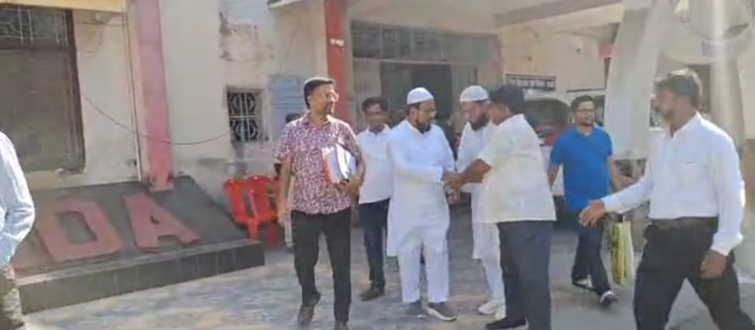 नामांकन के आखिरी दिन ठाकुरगंज से आरजेडी के सऊद आलम ने दाखिल किया पर्चा, समर्थकों ने लगाए जोरदार नारे