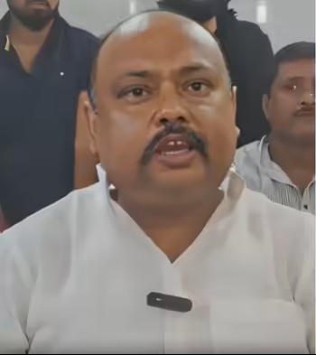सीमांचल में राजद की जड़ें हिलीं : सैयद आलम बोले, हमने पीढ़ियों तक झोला उठाया, पार्टी ने खंजर घोंपा