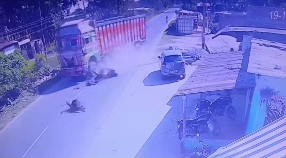सैफगंज में सड़क हादसे में बाइक सवार एक की मौत,दूसरा बुरी तरह घायल