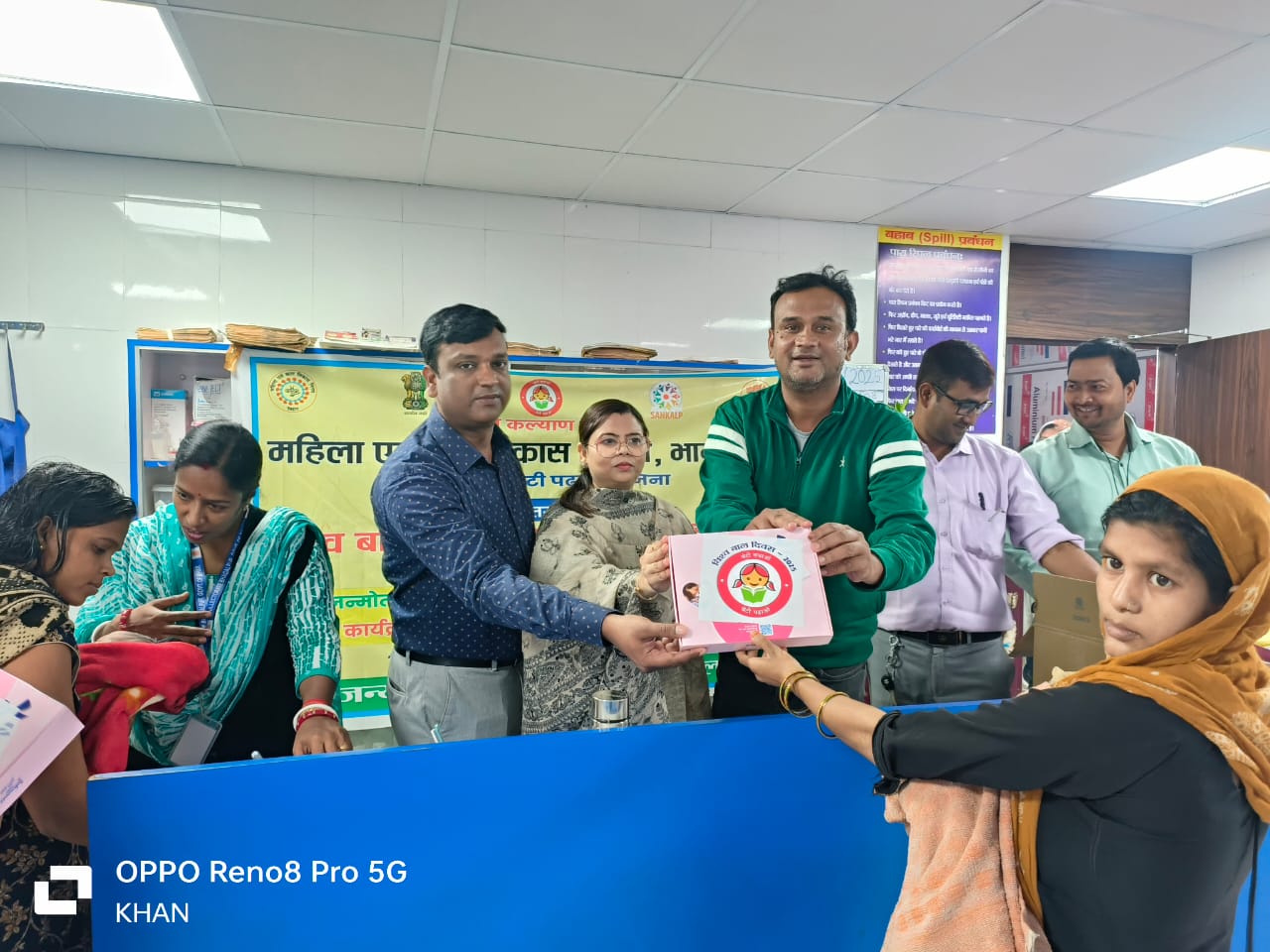 विश्व बाल दिवस पर मॉडल सदर अस्पताल में नवजात कन्याओं को दी गई बेबी किट