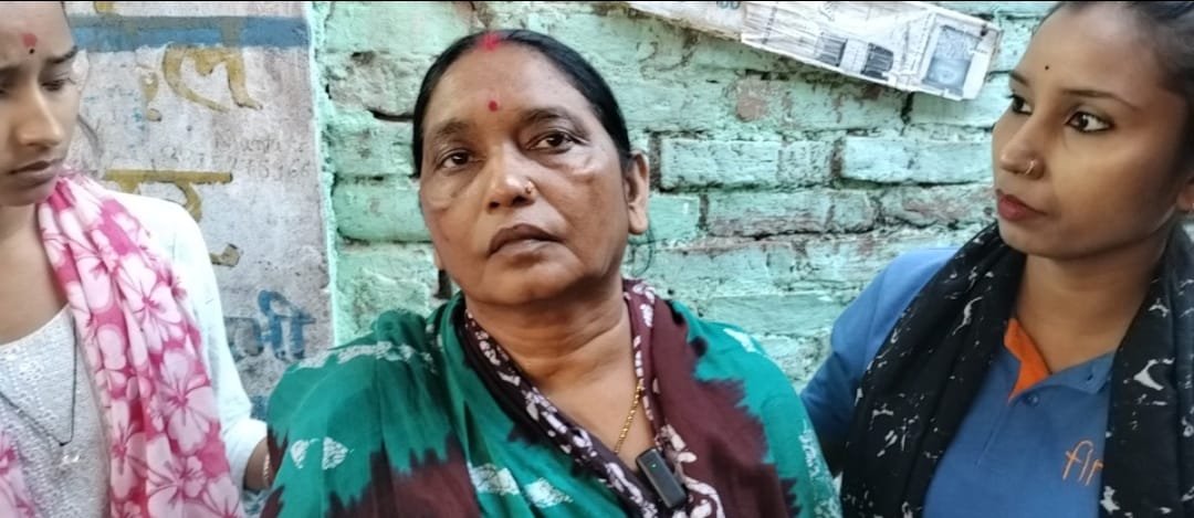 फारबिसगंज फैंसी मार्केट में दो युवकों ने महिला को झांसा देकर 1.50 लाख के जेवर उड़ाए