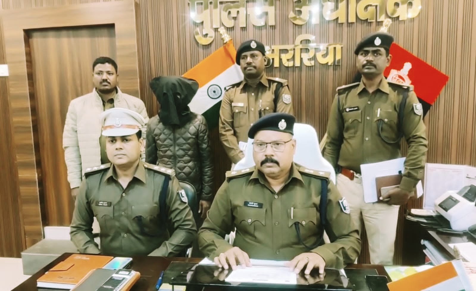 अंतर्राज्यीय स्मैक कारोबार करने वाला सास और दामाद 206 ग्राम स्मैक,50 हजार रूपये नगद के साथ गिरफ्तार