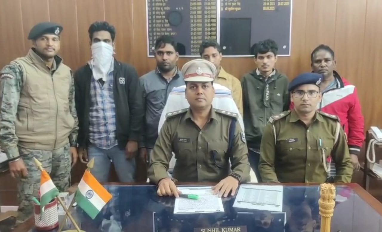 176 लीटर कोडीन युक्त कफ सिरप के साथ पांच तस्कर गिरफ्तार,एक मारुति कार जब्त