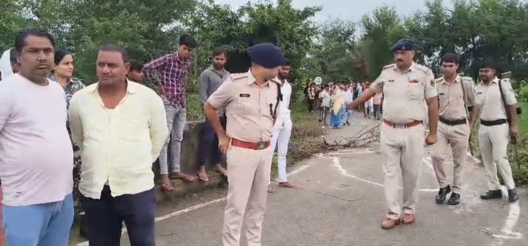 कैमूर में आचार संहिता के बीच युवक की चाकू मारकर हत्या, आरोपी फरार — पुलिस जांच में जुटी