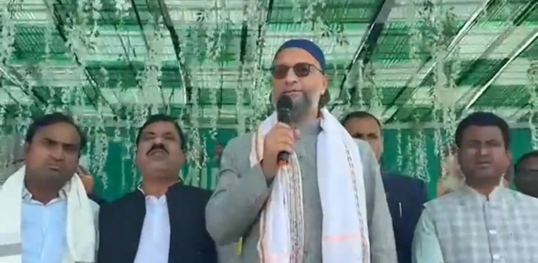 असदुद्दीन ओवैसी ने सीमांचल दौरे के दूसरे दिन रहमत पाड़ा में कार्यक्रम को किया संबोधित, मतदाताओं का जताया आभार
