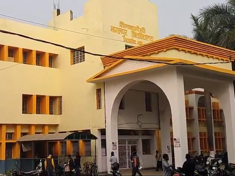 इंटर कॉलेज बैडमिंटन टूर्नामेंट 1 दिसंबर सेटीएमबीयू में तैयारी पूरी, 20 टीमों की होगी भागीदारी