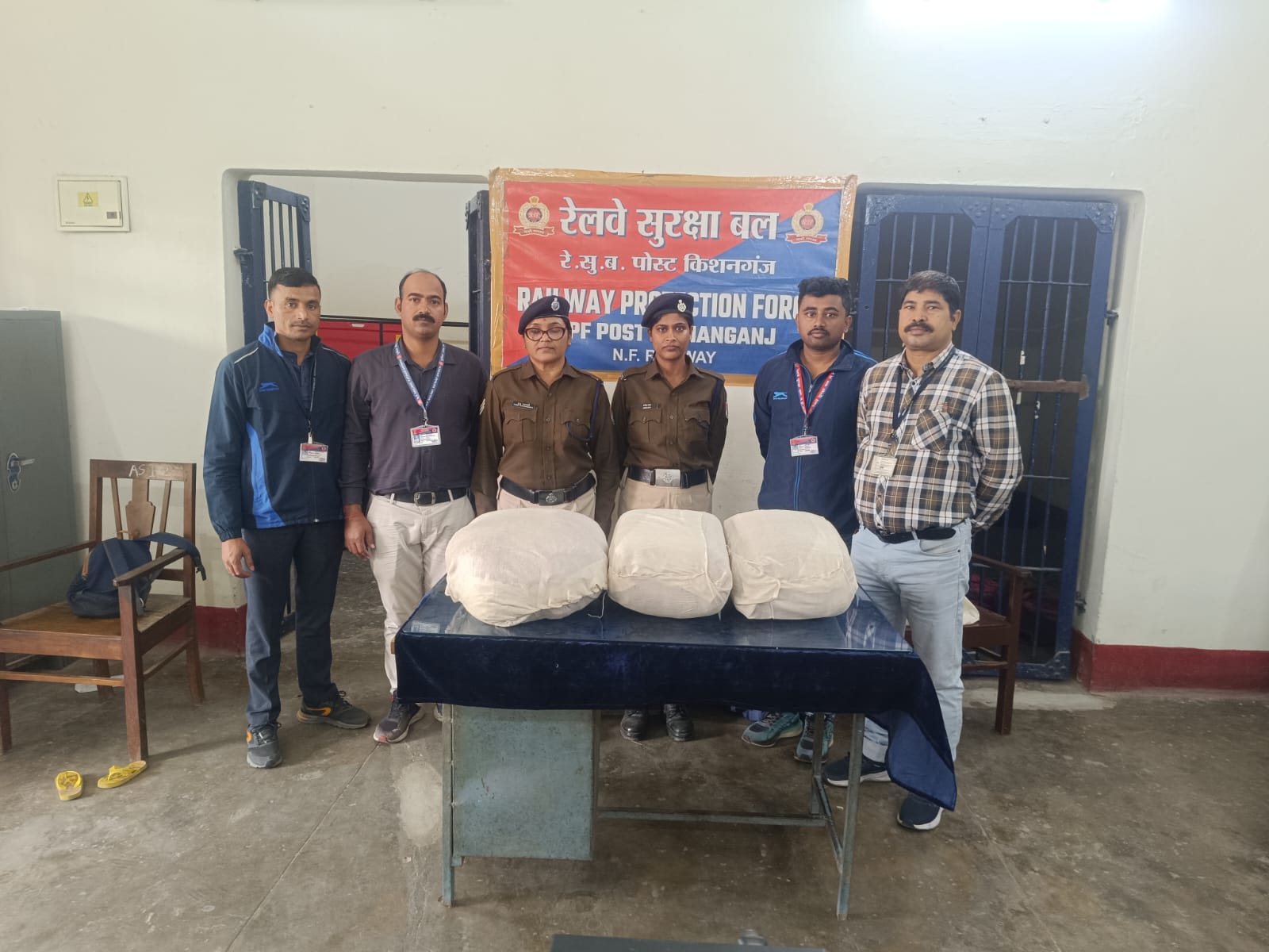 किशनगंज रेलवे स्टेशन से 29 किलो गांजा बरामद, कीमत करीब सवा करोड़