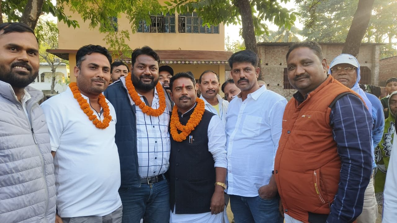 शपथ के बाद फारबिसगंज पहुंचने पर विधायक का हुआ भव्य स्वागत