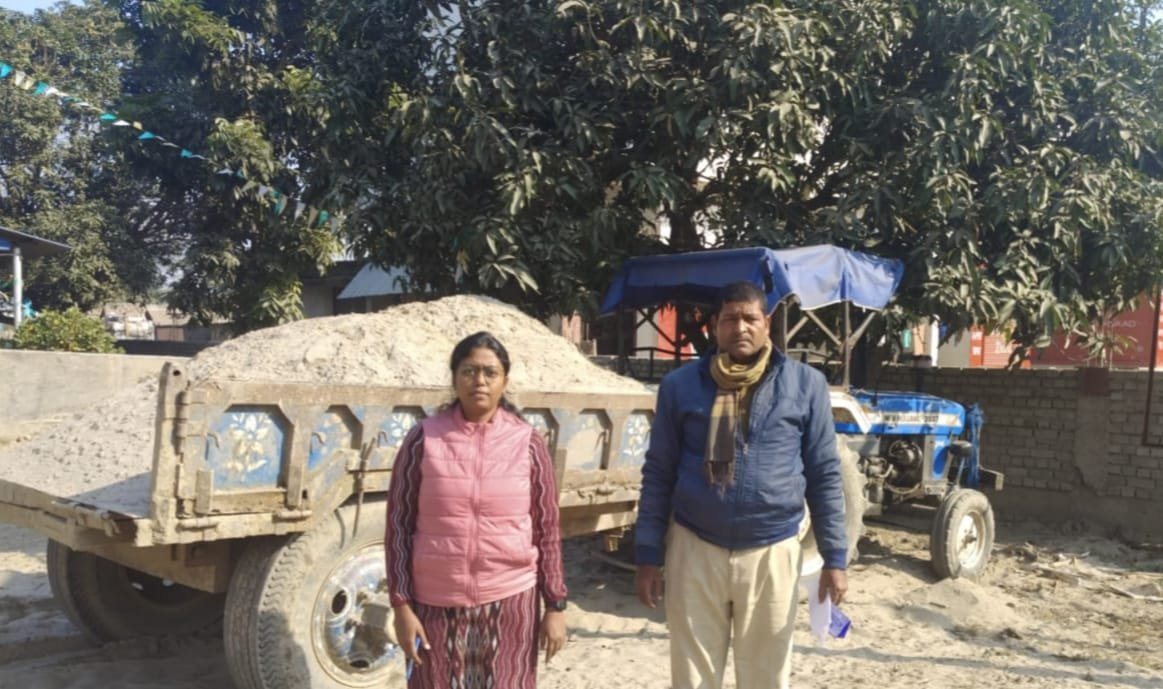 खनन विभाग ने छापेमारी कर फारबिसगंज एवं नरपतगंज में तीन बालू लदे ट्रैक्टर को किया जब्त