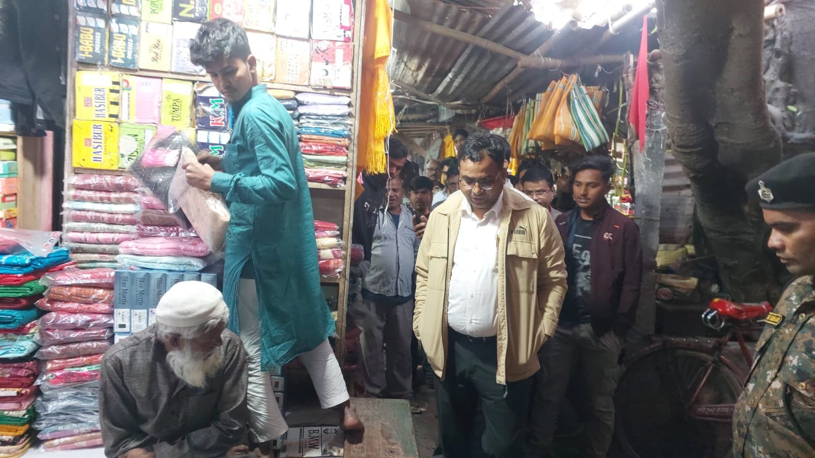 फारबिसगंज एसडीओ ने फुलवरिया हाट का लिया जायजा, अतिक्रमण पर सख्त