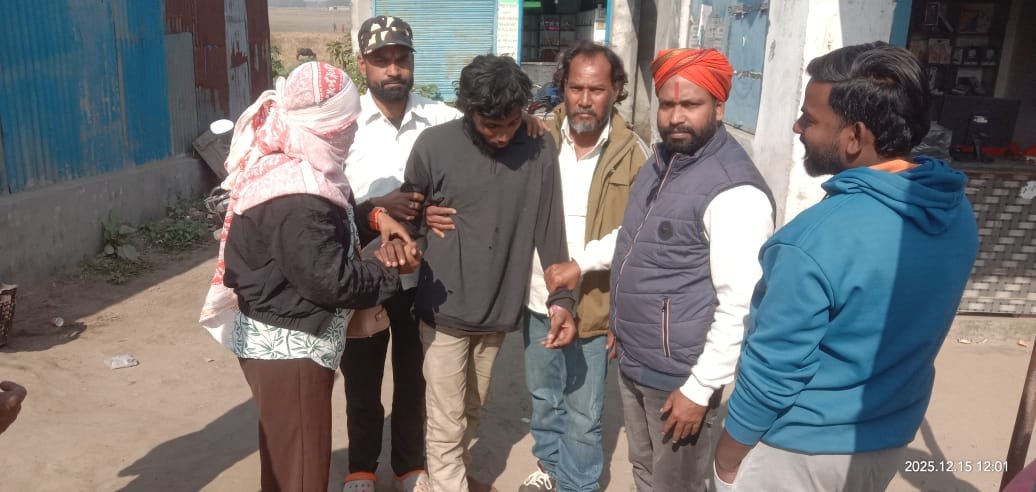 सोशल मीडिया के माध्यम से बजरंग दल के नेता ने बिछुड़े बेटे को पिता से मिलाया