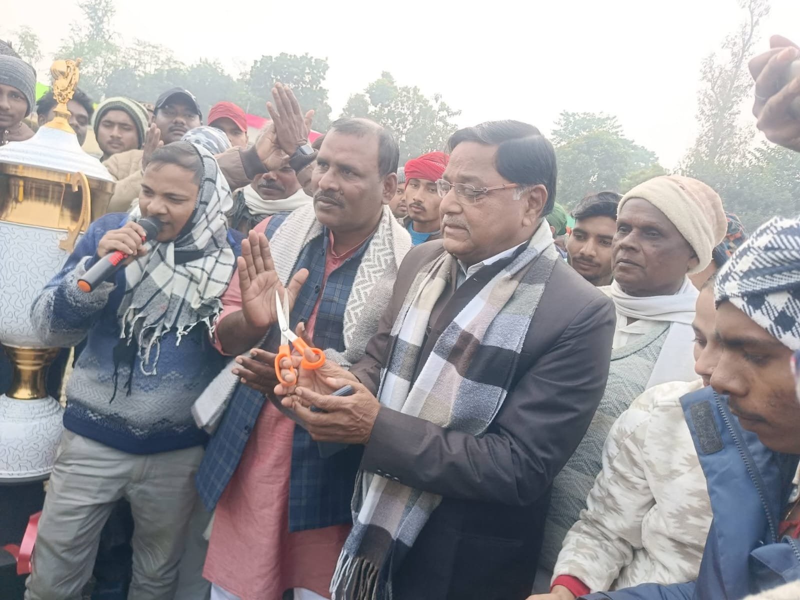 निर्मली में खेल प्रतिभाओं को मिला नया मंच, स्वर्गीय अवध प्रसाद मंडल स्मृति क्रिकेट टूर्नामेंट शुरू