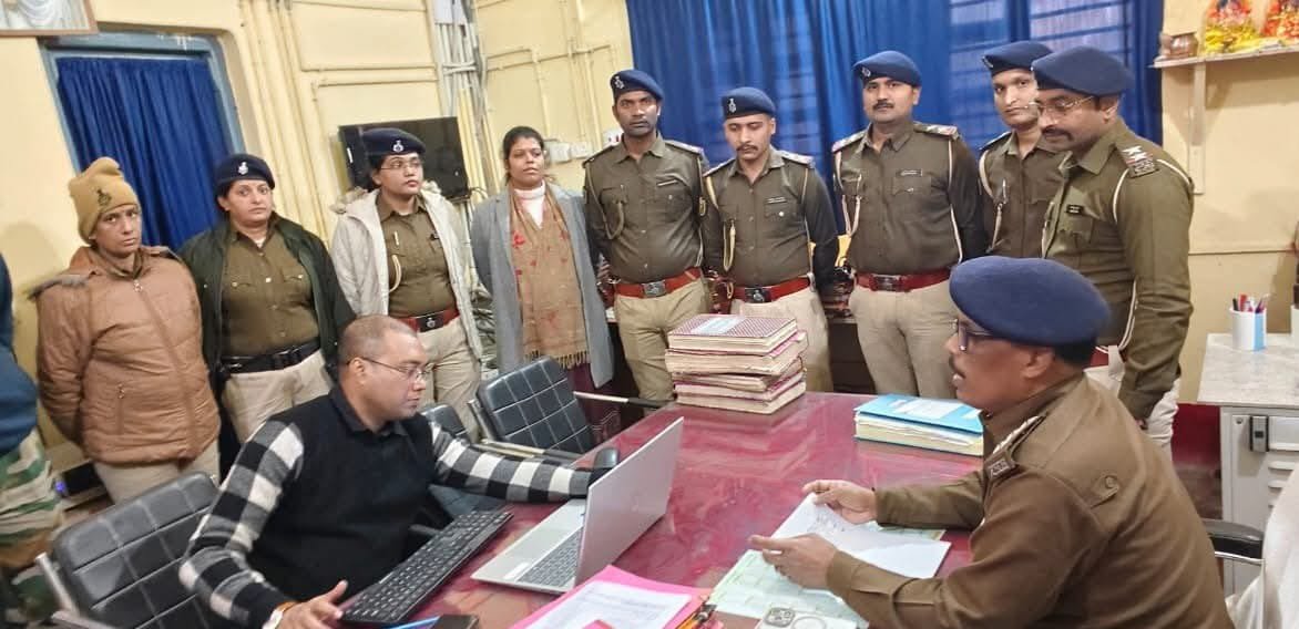 एसडीपीओ ने राघोपुर थाना का किया निरीक्षण, लंबित कांडों की समीक्षा, वारंटियों की गिरफ्तारी के सख्त निर्देश