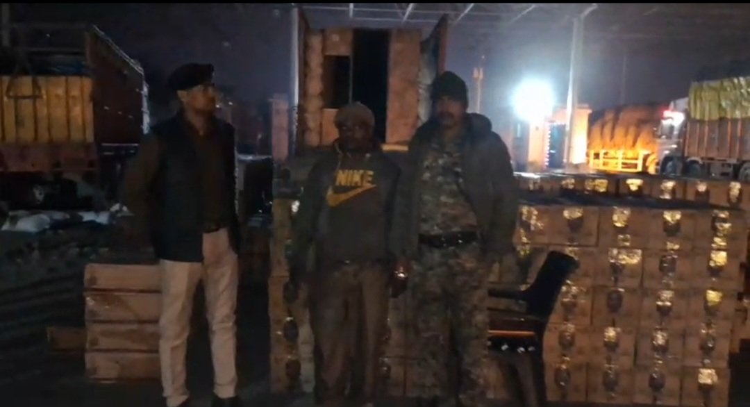 ट्रक के तहखाने से 751 कार्टन विदेशी शराब बरामद, ब्लैक मार्केट में कीमत एक करोड़ से अधिक