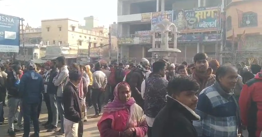 युवक की संदिग्ध मौत, परिजनों ने हत्या का लगाया आरोप, दो घंटे तक भभुआ एकता चौक जाम, पुलिस जांच में जुटी