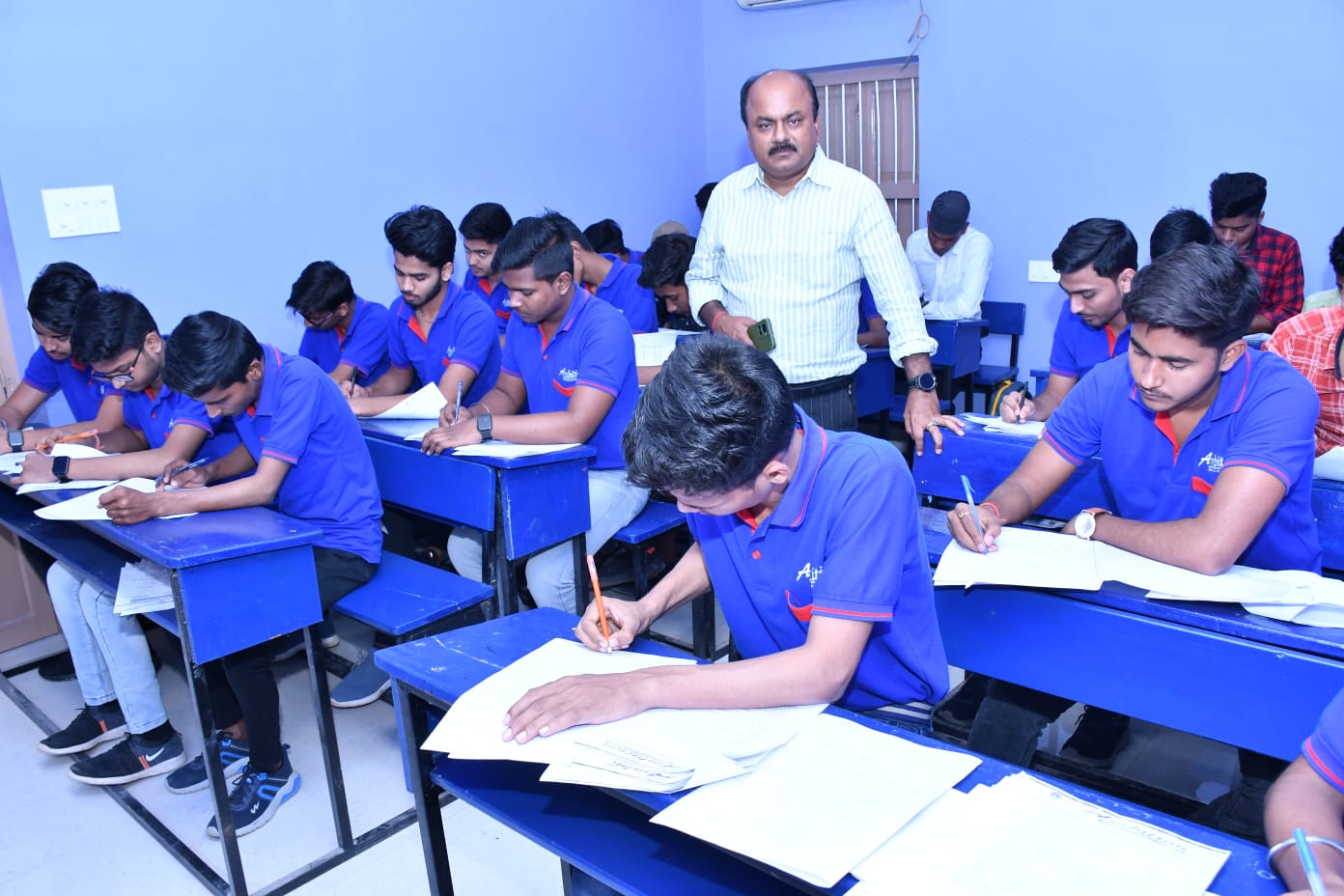 22 वर्षों का विश्वास और ‘एम्बिशन’ का संकल्प, IIT-JEE और NEET की तैयारी के लिए नामांकन शुरू