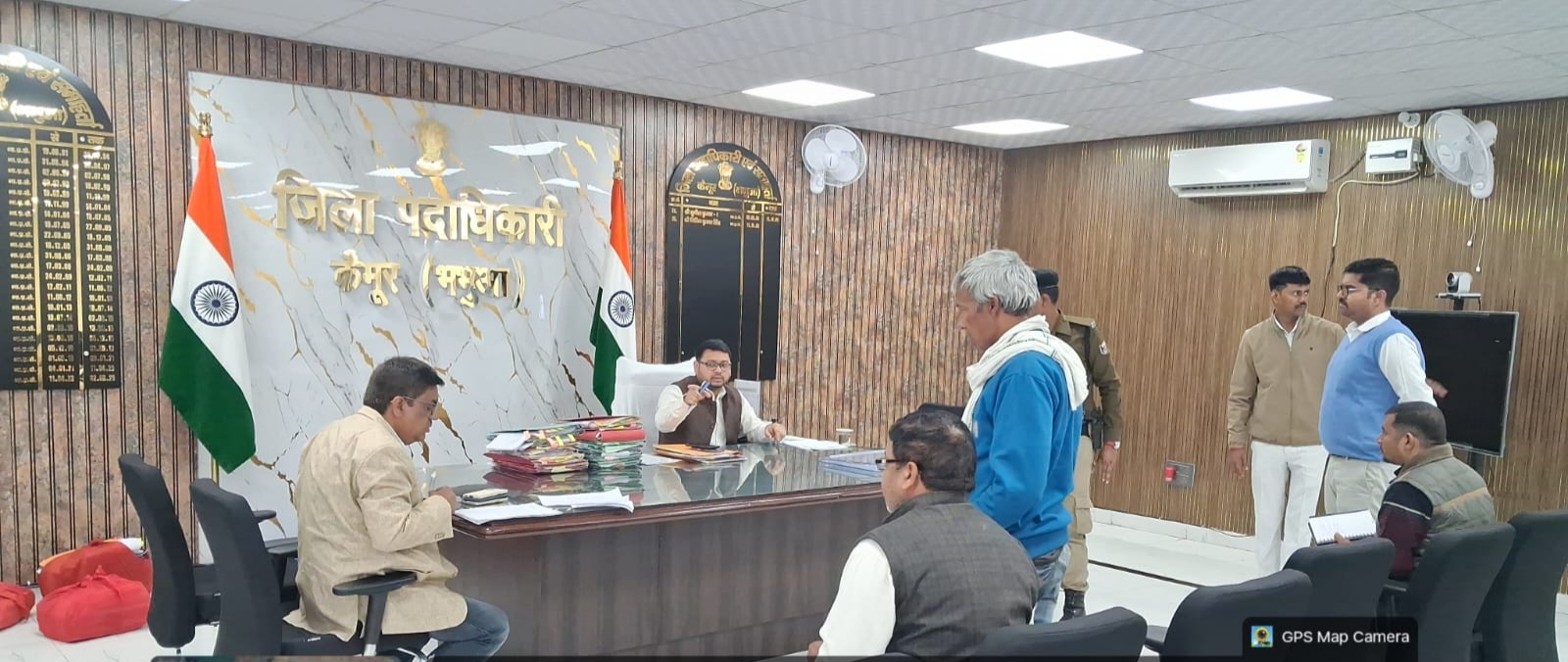 फार्मर रजिस्ट्री में लापरवाही पर जिला प्रशासन सख्त: 27 कर्मियों से 24 घंटे में स्पष्टीकरण, वेतन-मानदेय पर रोक