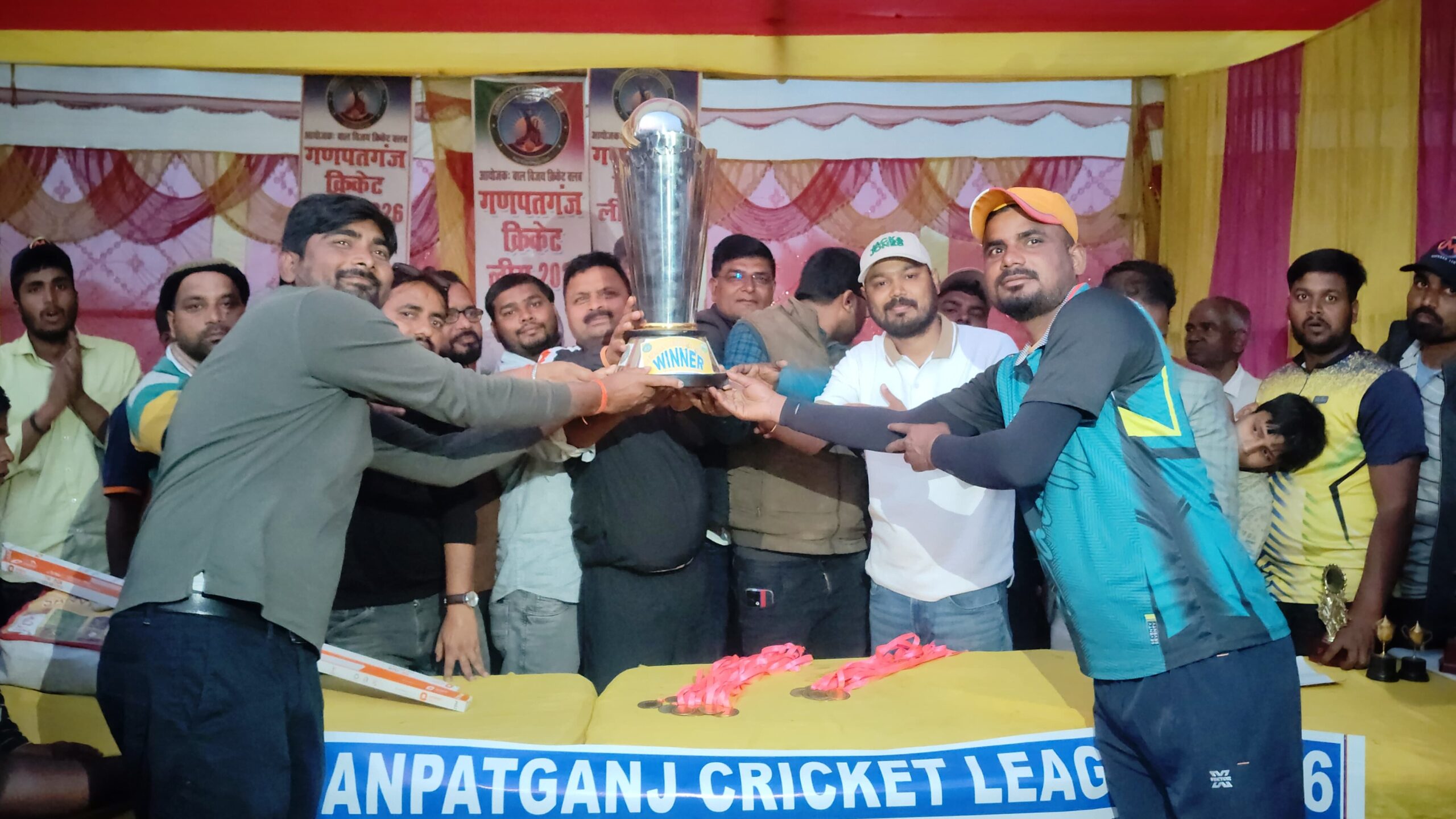 आदित्य इलेवन त्रिवेणीगंज की टीम ने बॉयज इलेवन सहरसा को हराकर कप पर जमाया कब्जा