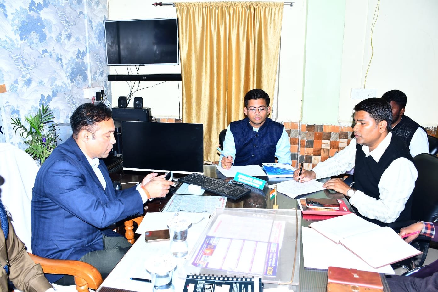 पीरपैंती पावर प्लांट की अधिगृहित जमीन के मुआवजे को लेकर डीएम की अध्यक्षता में बैठक