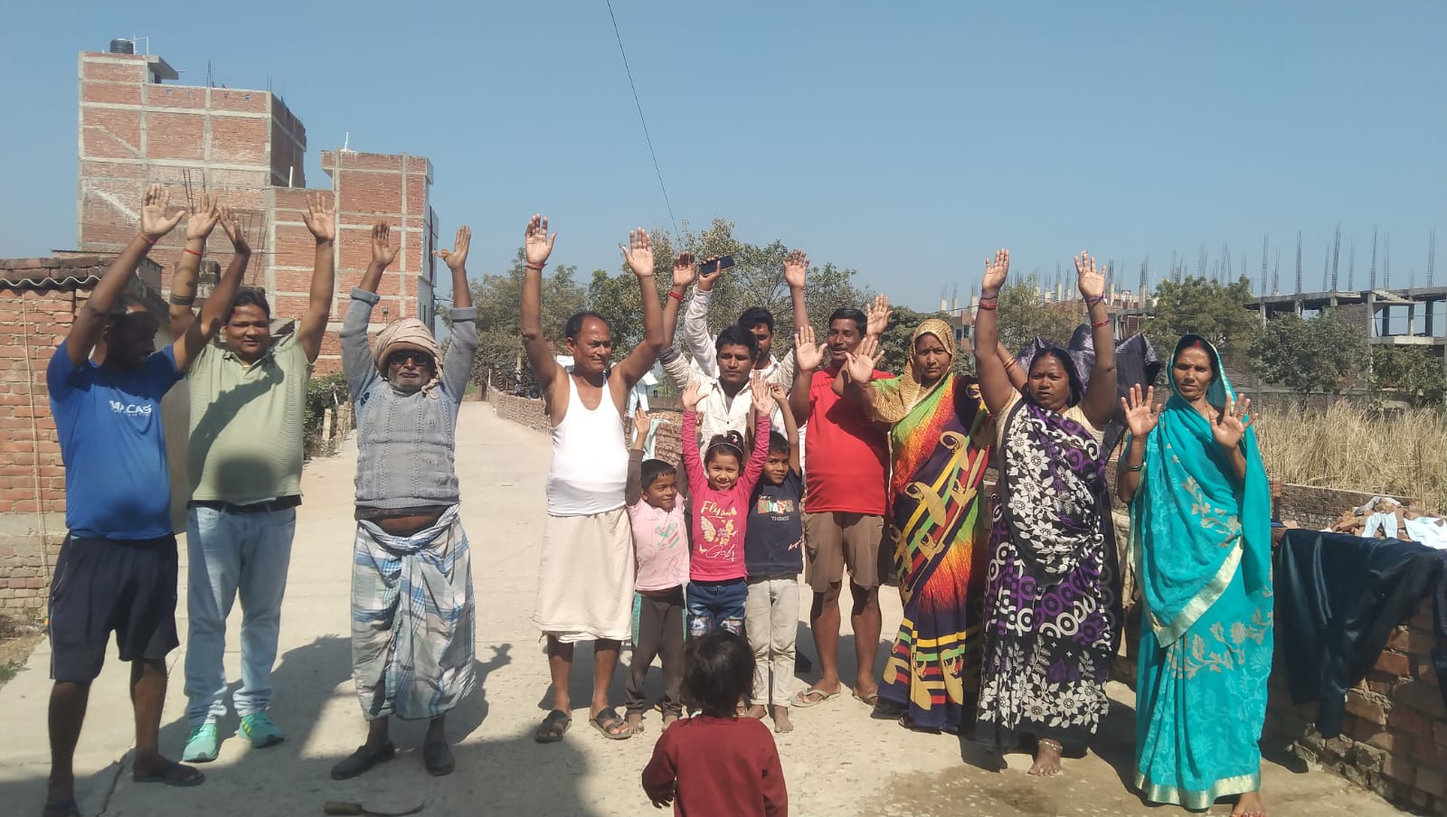 भभुआ में हाई टेंशन बिजली तार से दहशत, वार्ड 19 के लोग हर पल हादसे की आशंका में जीने को मजबूर