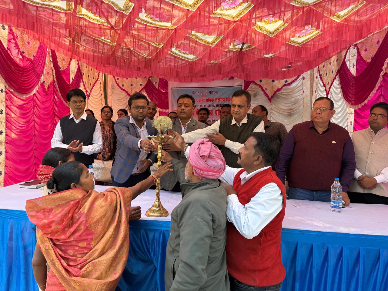 भागलपुर में एकदिवसीय ग्रामीण प्रशिक्षण शिविर आयोजित: श्रमिकों को श्रम कानून व योजनाओं की दी गई जानकारी